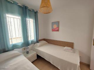 MEDITERRANEO A. Apartamento sobre las rocas para 5 en Roses - ES-258-102 - 2