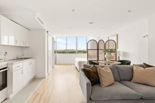 Chic Studio with a Pool and Moments from Shop - 5
