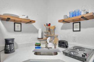 Suite Azul - fully-stocked, 1BR Apt with Private Patio and Free Parking - Miami - 6