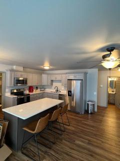 Top floor lakefront condo with Mountain Views! - 9