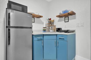 Suite Azul - fully-stocked, 1BR Apt with Private Patio and Free Parking - Miami - 7