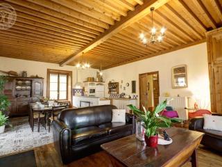 Gîte chaleureux avec cheminée, espace jeux et animaux, proche nature et activités familiales - FR-1-496-315 - 3