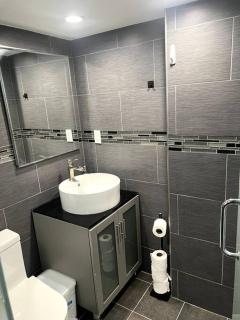 Modern & cozy basement apartment near JFK airport - 8