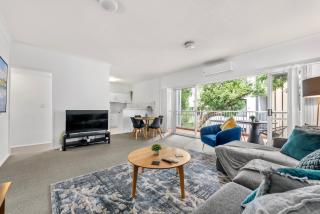 Convenient & Comfy! ~ 2Bed, 2Bath, 2Car, Balcony - Brisbane - 0