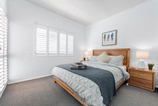 Convenient & Comfy! ~ 2Bed, 2Bath, 2Car, Balcony - Brisbane - 5