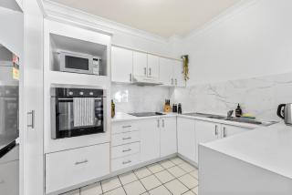 Convenient & Comfy! ~ 2Bed, 2Bath, 2Car, Balcony - Brisbane - 2