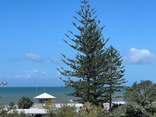 Ocean View - Alexandra Headlands Beachfront Unit - Alexandra Headland - 1