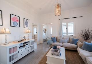 Pretty Pink Queenslander - Spectacular Views, Space and Serenity - 2