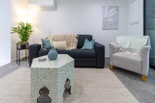 Style meets comfort 2 Bed CHCH CBD - 8