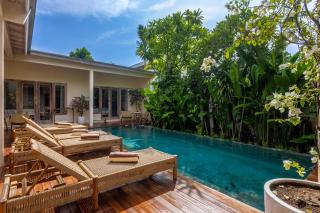 RIYURI GUESTHOUSE - Tumbak Bayuh - 9
