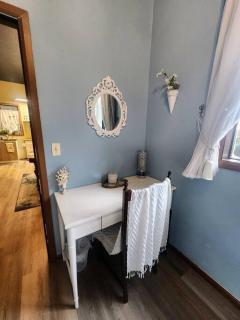 The Fairytale Cottage at High Rock Castle - Monroe - 1