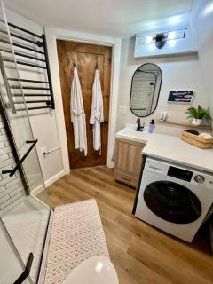 Hatcher Pass Lakeside Hideaway with Hot Tub! - Wasilla - 1