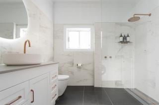 Historic Beauty in the CBD with Parking & WiFi - 9