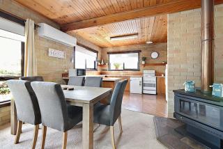 Hook Wine & Sinker Retreat - St Helens - 2