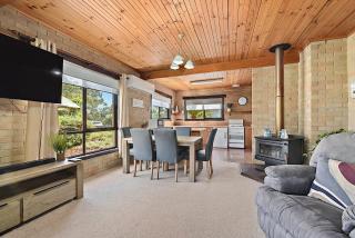 Hook Wine & Sinker Retreat - St Helens - 3