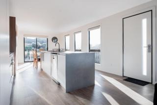 Modern & Convenient in Newstead - 2