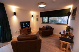 Forest Corner Luxury Apartment with Hot Tub - North Ballachulish - 5