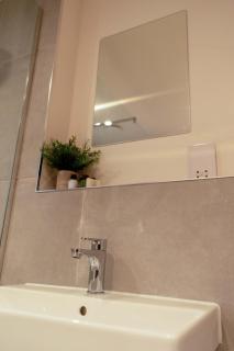 Forest Corner Luxury Apartment with Hot Tub - 7