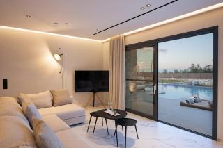 Olive Hill Villa, By Hellocrete - Angeliana - 3