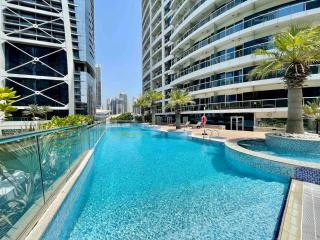 Rustic Elegance By The Lake Studio Cabin In Jlt - Dubai - 7