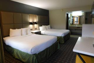 Days Inn & Suites by Wyndham Downtown Gatlinburg Parkway - Gatlinburg - 2