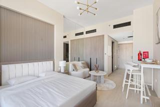 Modern Studio in residence with pool gym and paddl - Dubai - 7