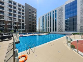 Modern Studio in residence with pool gym and paddl - Dubai - 2