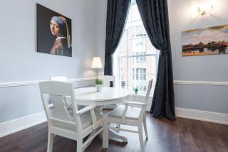4 Poster Luxury Georgian Apartment - 7