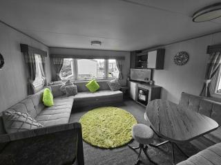 3 Bed Caravan - Near Beach 5 star reviews Wifi - Cleethorpes - 0