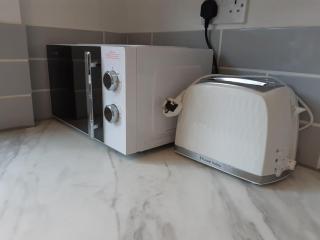 Free Parking Spacious Home - 6