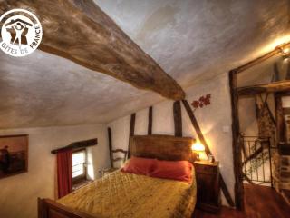 Gîte charmant avec four à pain, jardin, terrasse, jeux et poêle à bois, acceptant animaux - FR-1-496-137 - Chirassimont - 1