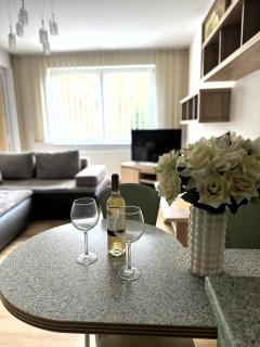 Al-Dom Apartamenty Obrońców Westerplatte , 100 m do plaży, przy latarni morskiej - Colberga - 0