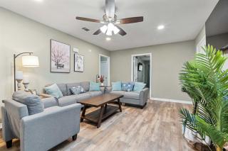 Renovated Home Perfect for Family - Mobile - 6