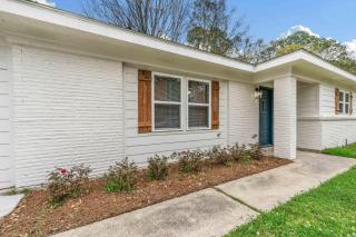 Renovated Home Perfect for Family - Mobile - 5