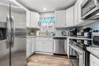 Renovated Home Perfect for Family - Mobile - 3