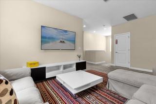 6 Bedrooms 5 Bathrooms Storey Lake 2809 Bd - 1