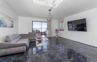 2 Bedroom Beautiful Apartment In Lovran - Lovran - 9