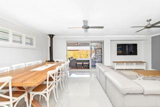 Shoreline Retreat - Fingal Bay - 4