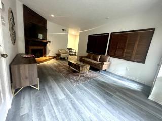 Cozy Rustic Condo w Pool ,Patio, Mailbox - Dallas - 3