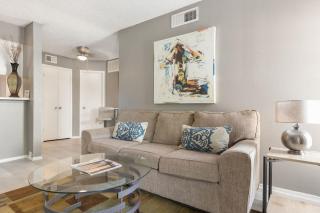 One Bed One Bath Affordable Apt With Balcony - Dallas - 7