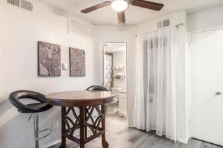 Stay Awhile In This Cozy 1 Bed Apt - Dallas - 4