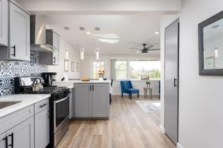 100 PERCENT NEW STUNNING HUGE HOME, GARDEN BEACH, RESERVED Parking - 3