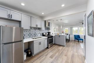 100 PERCENT NEW STUNNING HUGE HOME, GARDEN BEACH, RESERVED Parking - 1
