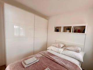 City Break Apartment - PRIVATE GARAGE, AC, BALCONY - 1