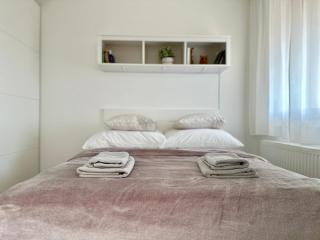 City Break Apartment - PRIVATE GARAGE, AC, BALCONY - 2