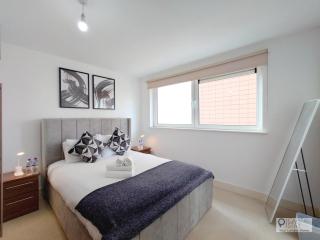 Serviced Two Bed Apartment London Docklands - 3