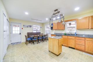 Cozy Lake Luzerne Home - 1 Mi to Wayside Beach! - 3