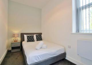 FREE PARKING - Charming 2-BR Flat near Salford Royal - 7