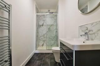 FREE PARKING - Charming 2-BR Flat near Salford Royal - 2