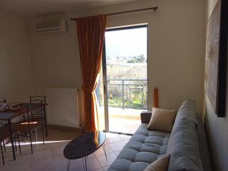 Alkioni Suites, beachfront, with mountain view - Kokkinos Pyrgos - 9